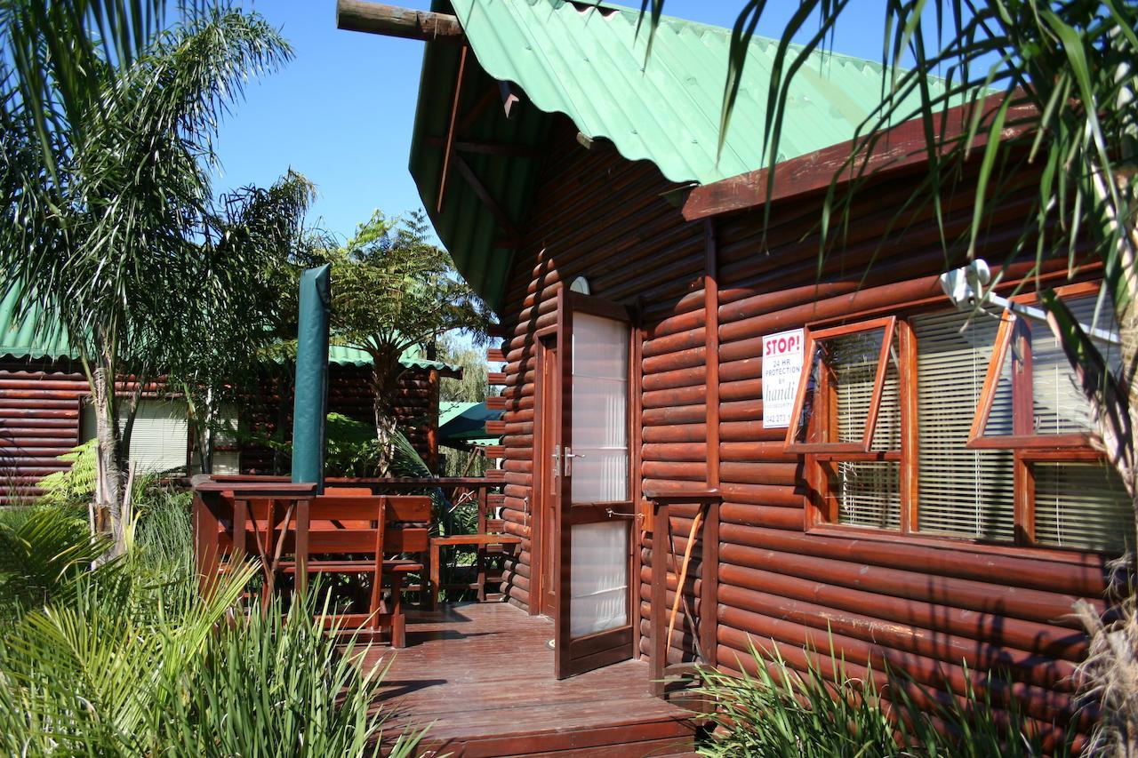 Mountain Breeze Log Cabins Stormsrivier Quarto foto